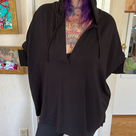 Beyond Yoga Poncho - Picture 5 of 10